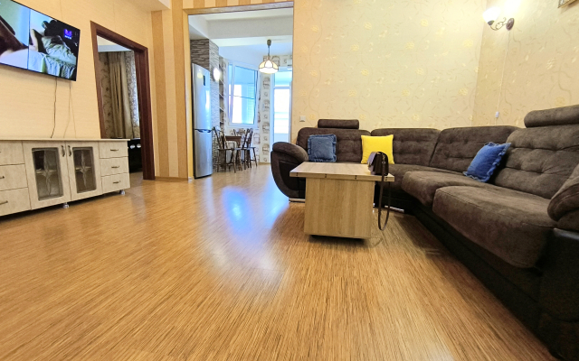 Flat Na Beregu Morya