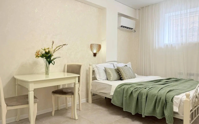 Апартаменты Студия возле Моря для Двоих на цокольном этаже