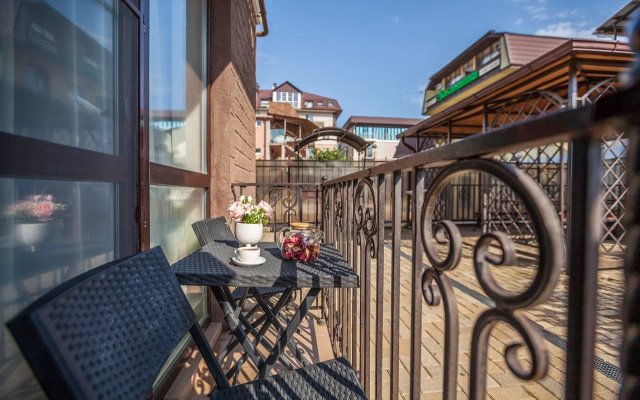 More Rooms na Marsovom Apartment