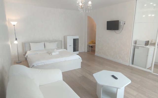 U Glavnoy Ploschadi Pobedy Flat