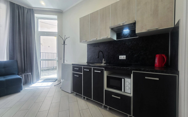 Na 1m etazhe so svoyey zonoy otdykha i oborudovannoy kukhney Flat