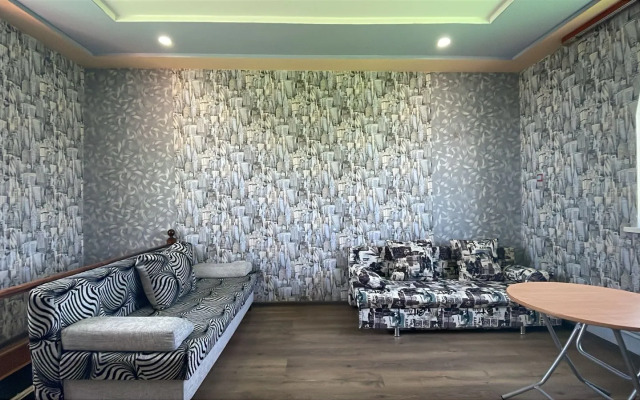 Otlichny Dvukhetazhny s Mangalom i Baney Ryadom s Prudom Private House