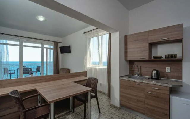 Апартаменты с видом на море 100 м