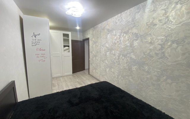 Квартира Двухкомнатная у метро напротив Северного вокзала