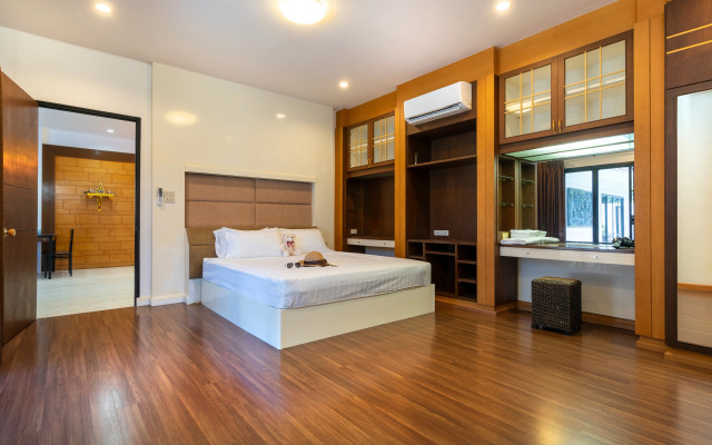 Pool Villa with Parking, WiFi Villa