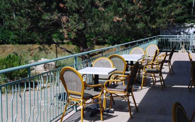 Apricot  Aghveran Resort Hotel