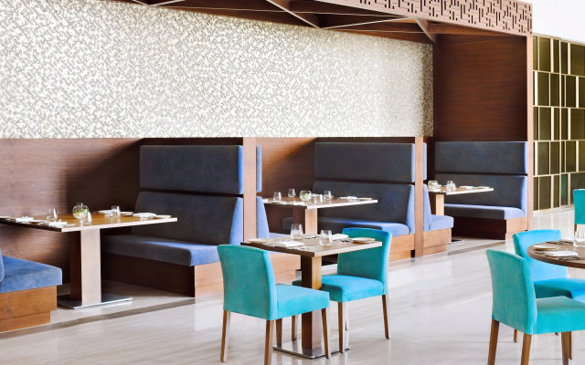 Holiday Inn Dubai Al-Maktoum Airport an IHG