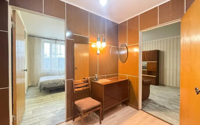 Квартира Вместительная двухкомнатная у Метро Аэропорт