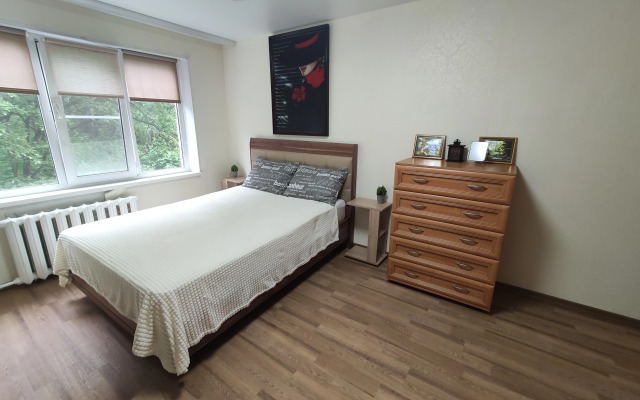Tryokhkomnatnaya Na Semyonovskom Ozere Flat