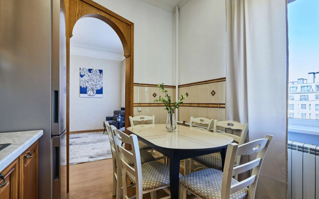 Квартира FlatStay Карповки 16| Большая видовая 4шка с камином