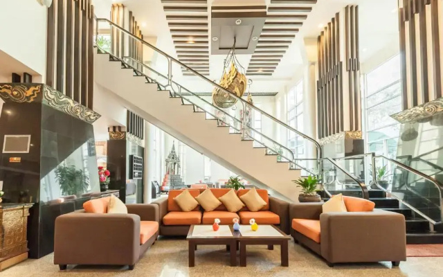 Pinnacle Lumpini Park Hotel - Image 2