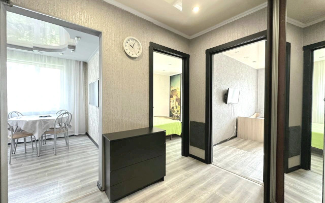 Tryokhkomnatnaya na Proletarskoy Flat