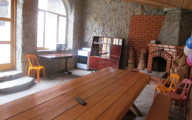 U Goryi Lyubava Guest House