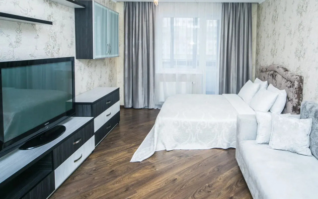 3-bedroom on Derzhinskogo Avenue 22 Center Apartments