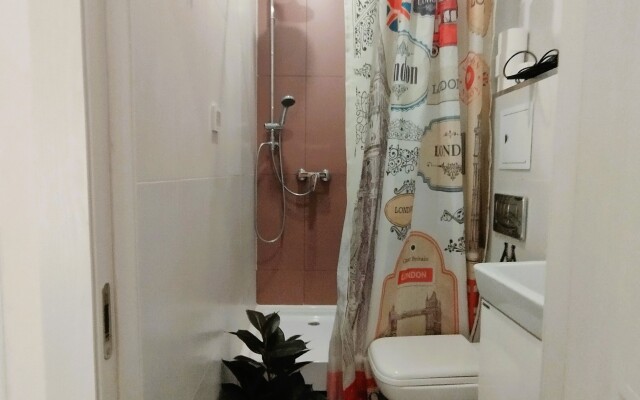 Studiya Garry Potter s divanom na rizhskoy Apartment