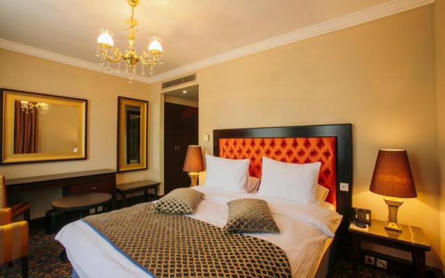 Intourist Palace Hotel