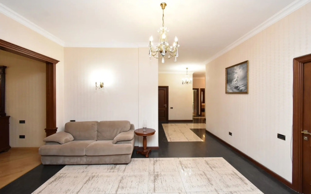 5-K v Novostroyke, Severny Prospekt, Hh106 Flat