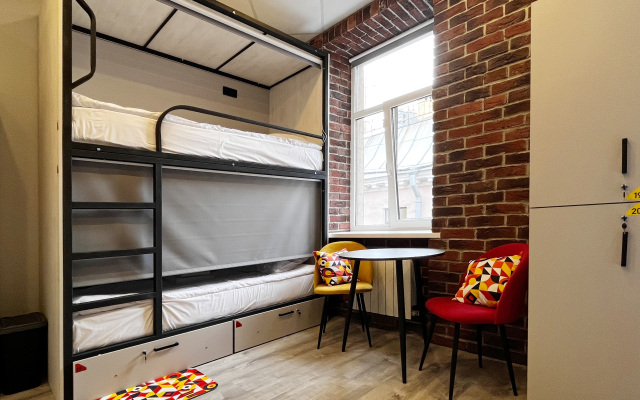 V Tsentre Hostel