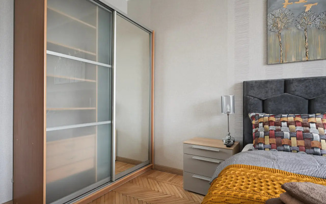 Апартаменты 1912 в Сталинке у Моста Александра Невского