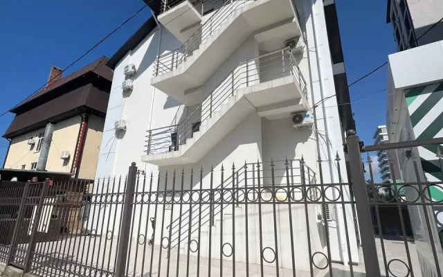 V 1 Minute Ot Plyazha Apartments