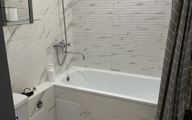 Na Glavnom Bulvare Goroda Flat