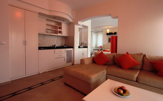 Golden Life Heights Deluxe Suite Hotel