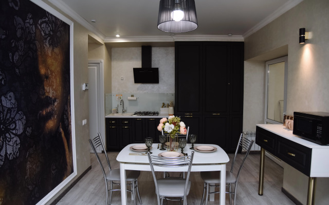 On Demonstracii #1 Apartment