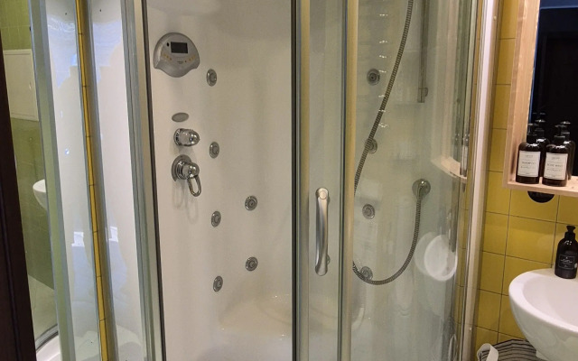 Dvukhkomnatnaya Ryadom S Pokrovkoy Flat