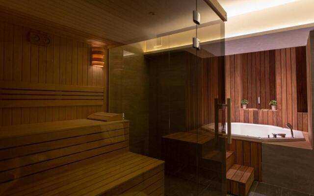 Отель Public House