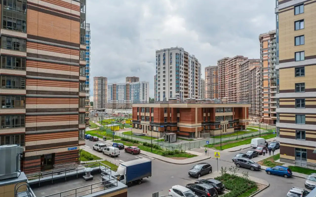 Studiya U M. Pionerskaya I Almazova Flat