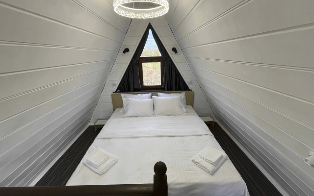 Asti Kemp Glamping