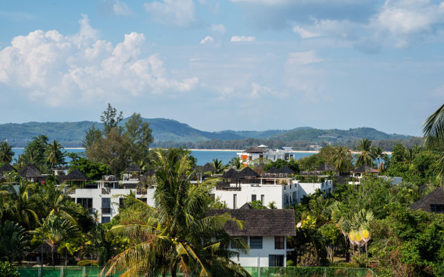 Aristo Beach Resort condo by Roominger Hotel