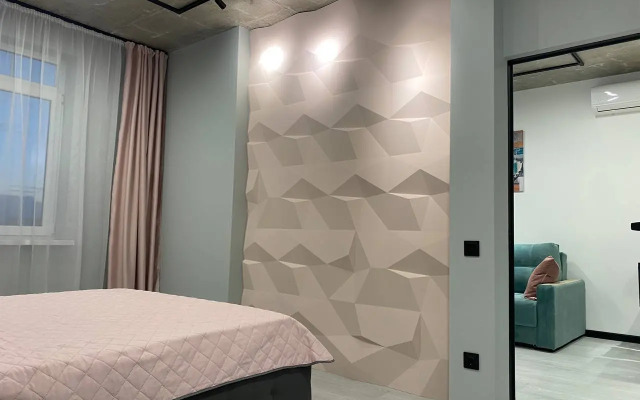 Апартаменты Пикассо - индустриальный шик с яркими акцентами