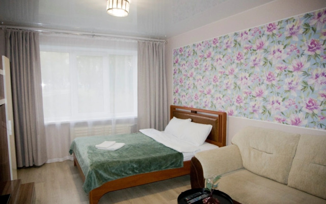 Dvuhkomnatnye LYuKS u DK Metallurgov. Barbaris Apartment