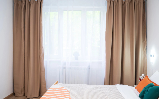 Квартира Просторная Двухкомнатная Natali на метро Пражская