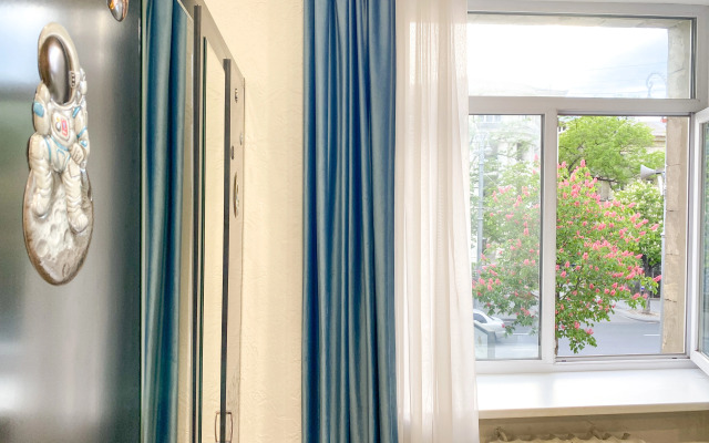 Апартаменты Счастье жить в центре Севастополя с балкончиком