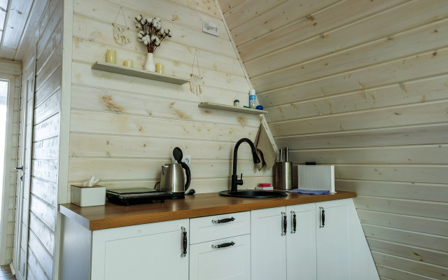 Частный дом А-фрейм в дубовом лесу