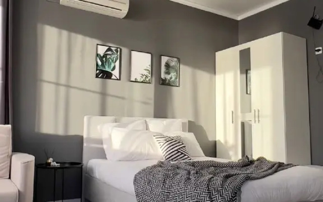 Na Orbitovskoy 20/12 Apartments