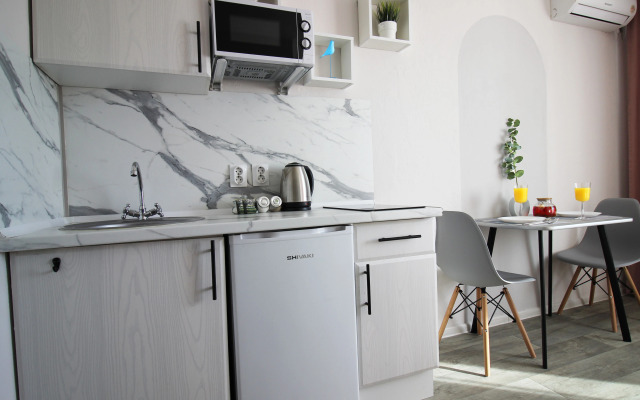 Uyutno kak doma s balkonom Apartments