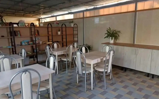 S Basseynom Uralskiy Guest house