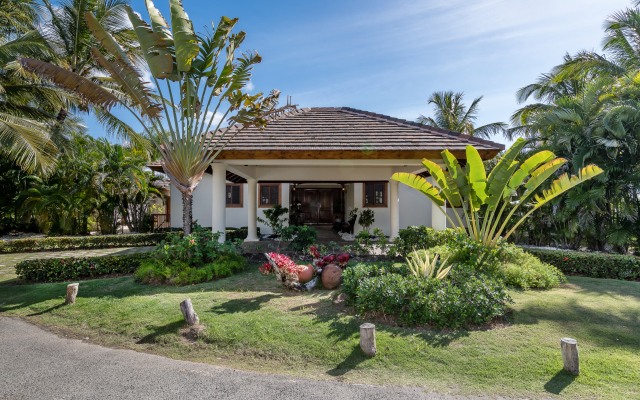 Luxury & Stunning Villa in Cocotal with Pool Villa