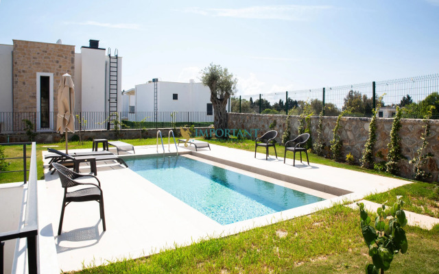 BD498-Gümüşlükte 4 Odalı Özel Havuzlu Villa