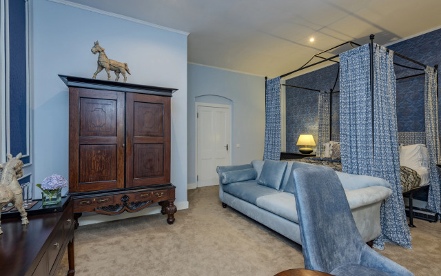 Hill Rise Luxury Villa & Stables by Edwards Collection Villa