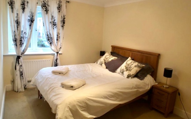 Superb House in Oxford Apartments