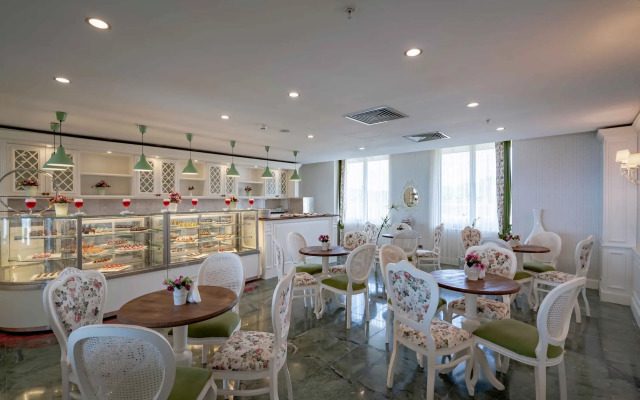 Royal Teos Thermal Resort Clinic & Spa Resort (Halal Hotel)