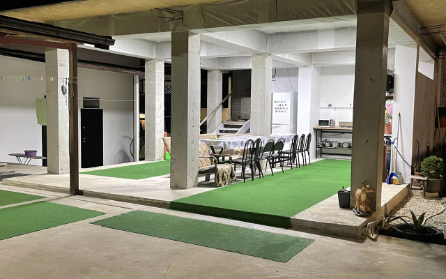 Semeyny Trekhmestny S Vannoy Komnatoy Apartment