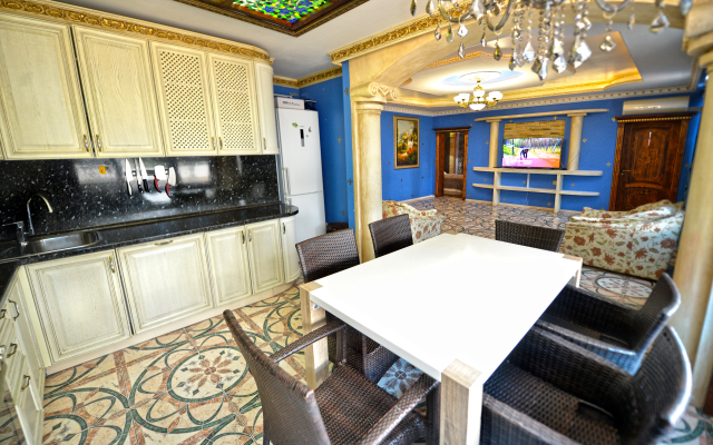 Malibu Guest House
