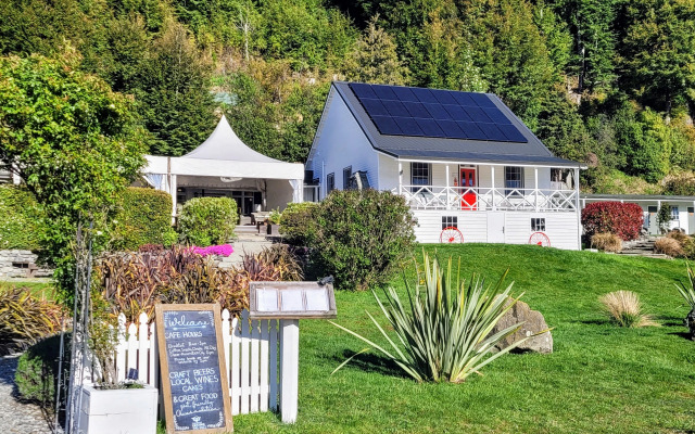 Отель Kinloch Wilderness Retreat