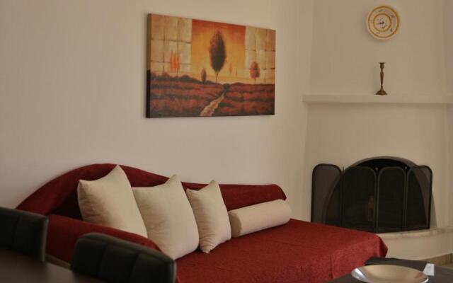 Maestralia Apartments