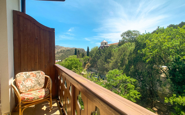 Shalyapin House Guest House